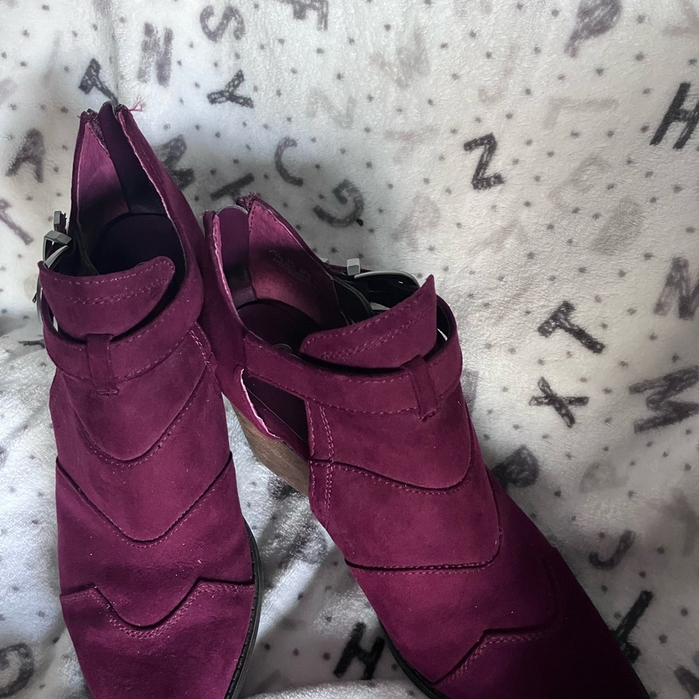 Carlos Santana Women's burgundy Suede Ankle Boots